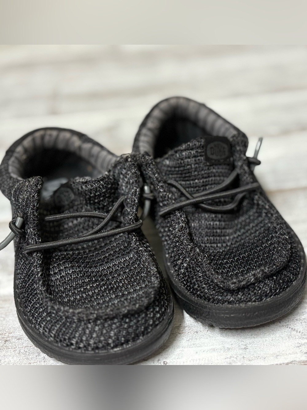 Like new Toddler size 6 Wally black Hey Dudes